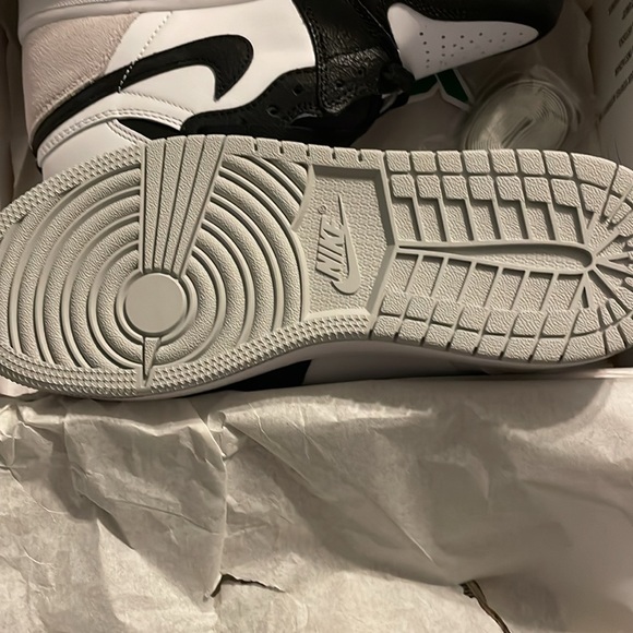 shoes - Picture 2 of 4